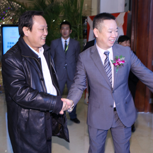 特樂意張宏宇和中國建材工業(yè)規(guī)劃研究院原院長、中國建材工業(yè)經(jīng)濟研究會會長劉長發(fā)