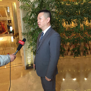特樂意張宏宇在2016建材高峰論壇現(xiàn)場接受北京電視臺記者采訪
